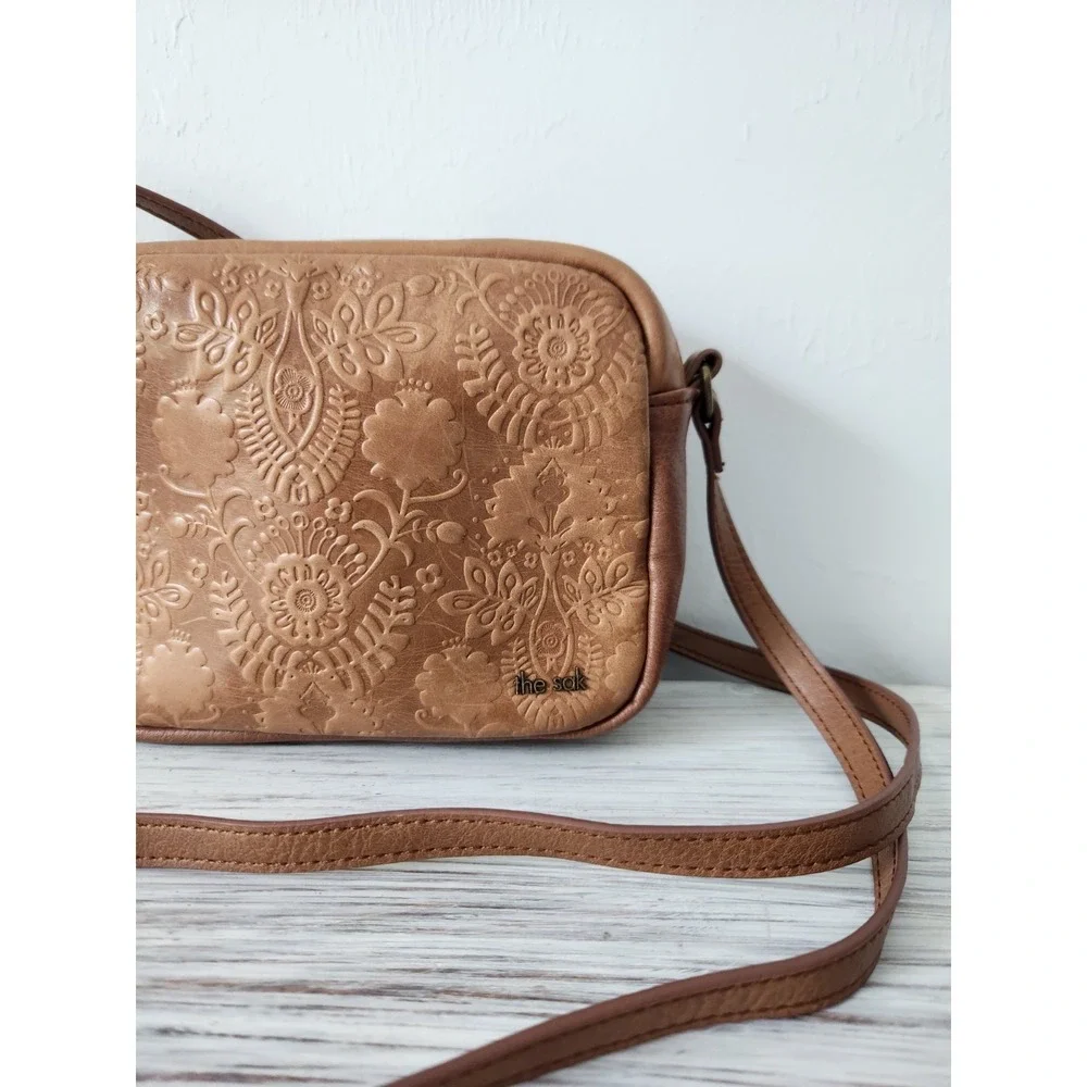 The Sak Leather De Young Crossbody Camera Bag Cognac Brown Embossed Floral  Boho